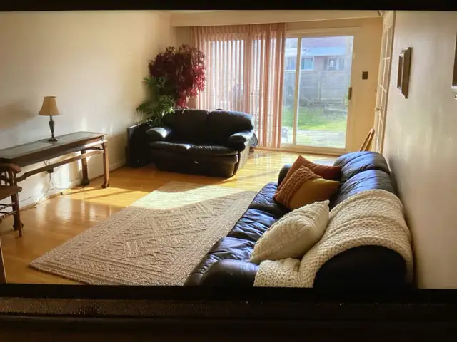 Large furnished room avail. May 1, 2026  YONG/STEELS - Photo 2