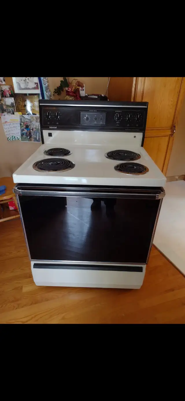 Fridge and stove - Photo 2