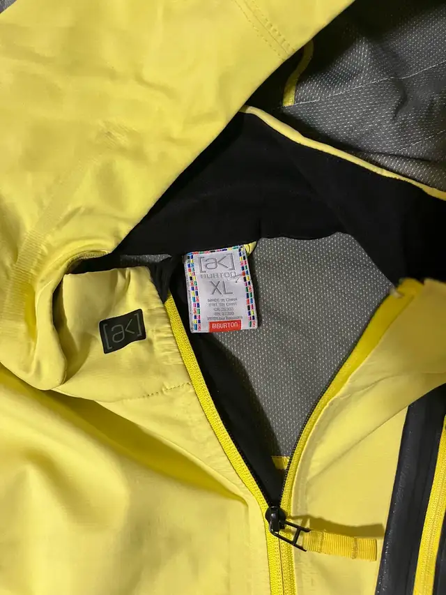 Burton ak Snowboard Jacket - Photo 3