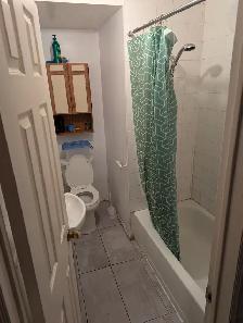 Fully furnished room available at Yonge/Finch from May 1 - Photo 3