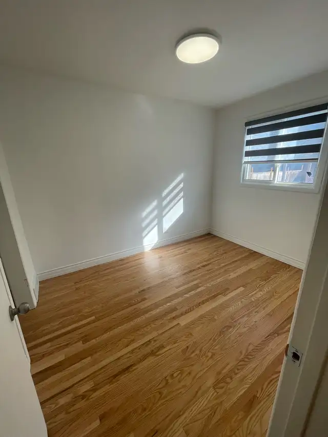 NEWLY RENOVATED BUNGALOW FOR RENT IN RIVER HEIGHTS/CRESENTWOOD - Photo 3