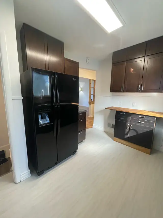 NEWLY RENOVATED BUNGALOW FOR RENT IN RIVER HEIGHTS/CRESENTWOOD - Photo 6