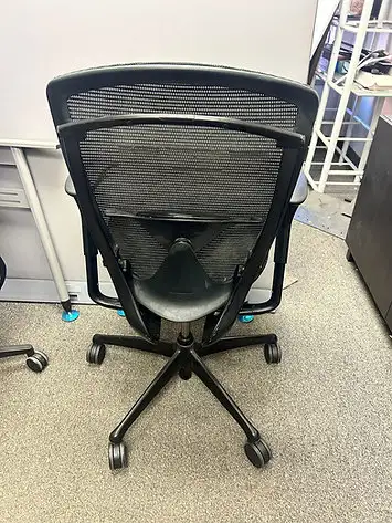 Teknion Contessa Leather Chair! - Photo 3