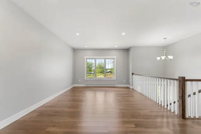 Beautiful 3-bedroom 1.5 bathrooms semi-detached house - Elmsdale - Photo 3