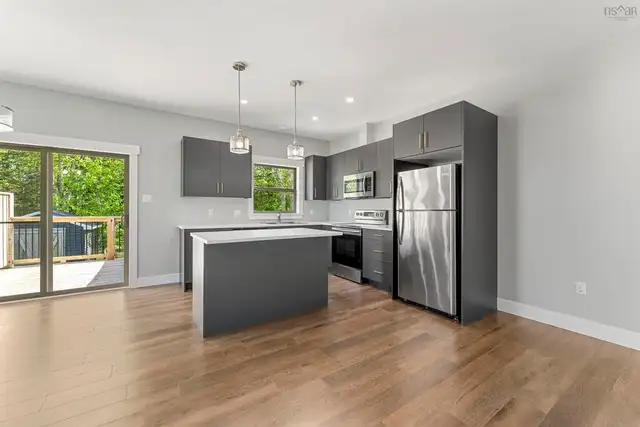 Beautiful 3-bedroom 1.5 bathrooms semi-detached house - Elmsdale - Photo 4