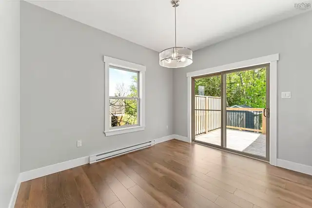 Beautiful 3-bedroom 1.5 bathrooms semi-detached house - Elmsdale - Photo 5