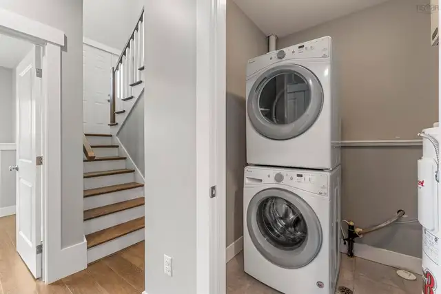 Beautiful 3-bedroom 1.5 bathrooms semi-detached house - Elmsdale - Photo 9