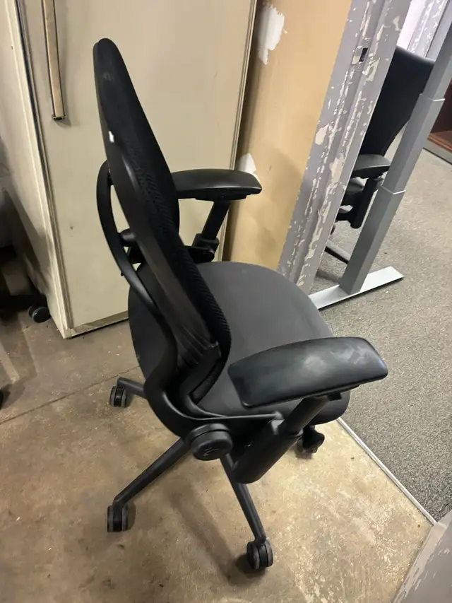 Steelcase Leap V2 3D Mesh Office Chair! - Photo 2