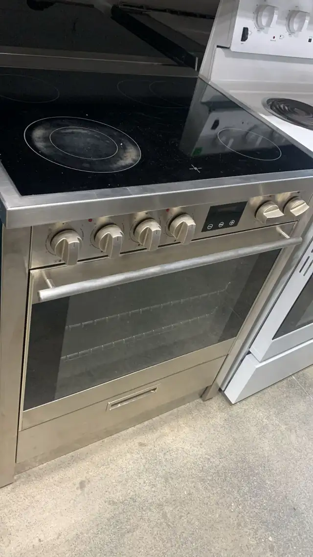 Stove - 30 KitchenAid - Electric Range - SS - Used