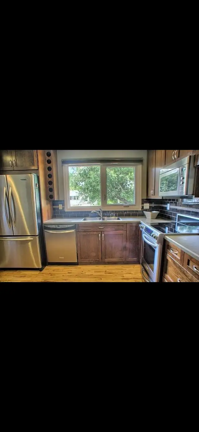 West End Home 4 Bed 2 Bath - Photo 3