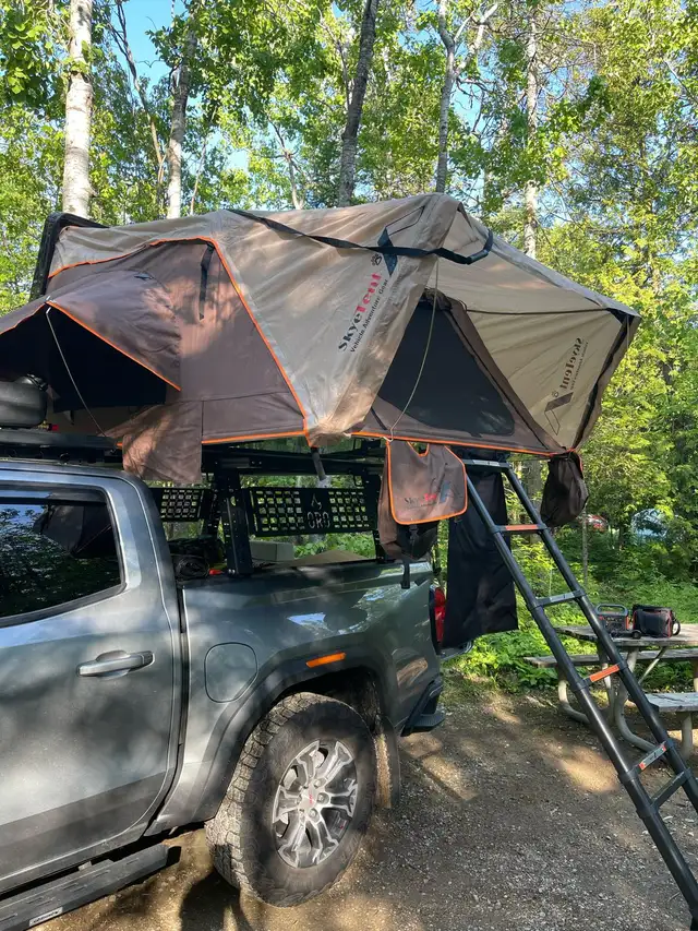 ROOF TOP TENT 4 PERSON