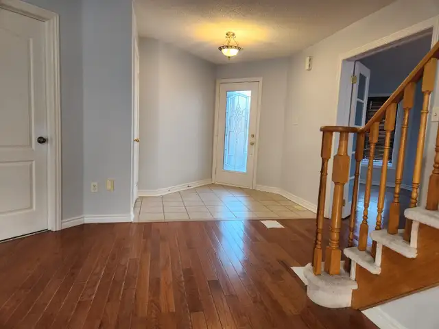 Brightand Sunny All Brick 2 Storey Family Home for rent. - Photo 7