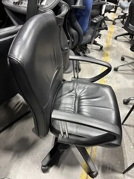 Tayco Leather Chair! - Photo 2