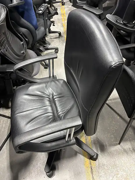 Tayco Leather Chair! - Photo 3