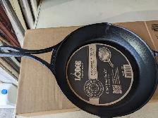 Lodge Cast Iron Skillet - 10 1⁄4'.