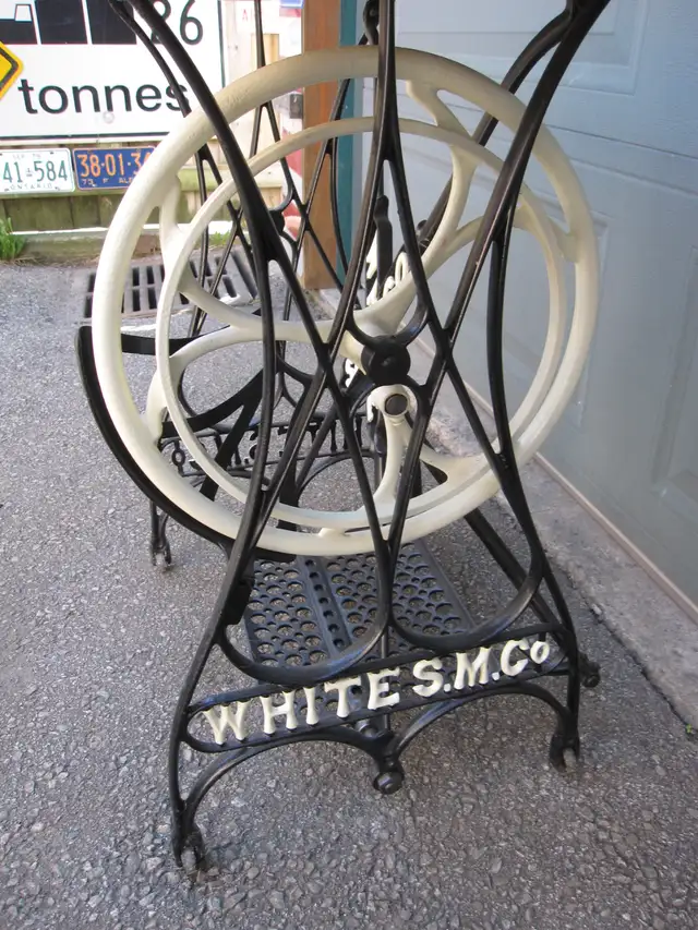 WHITE SEWING MACHINE LIVE EDGE COFFEE ENTRANCE TABLE ETC - Photo 3