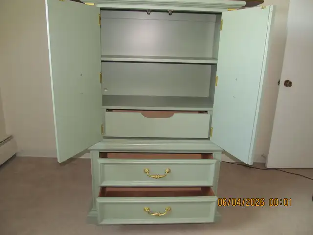 REAL WOOD BEDROOM FURNITURE ( QUEEN HEADBOARD ) - Photo 4