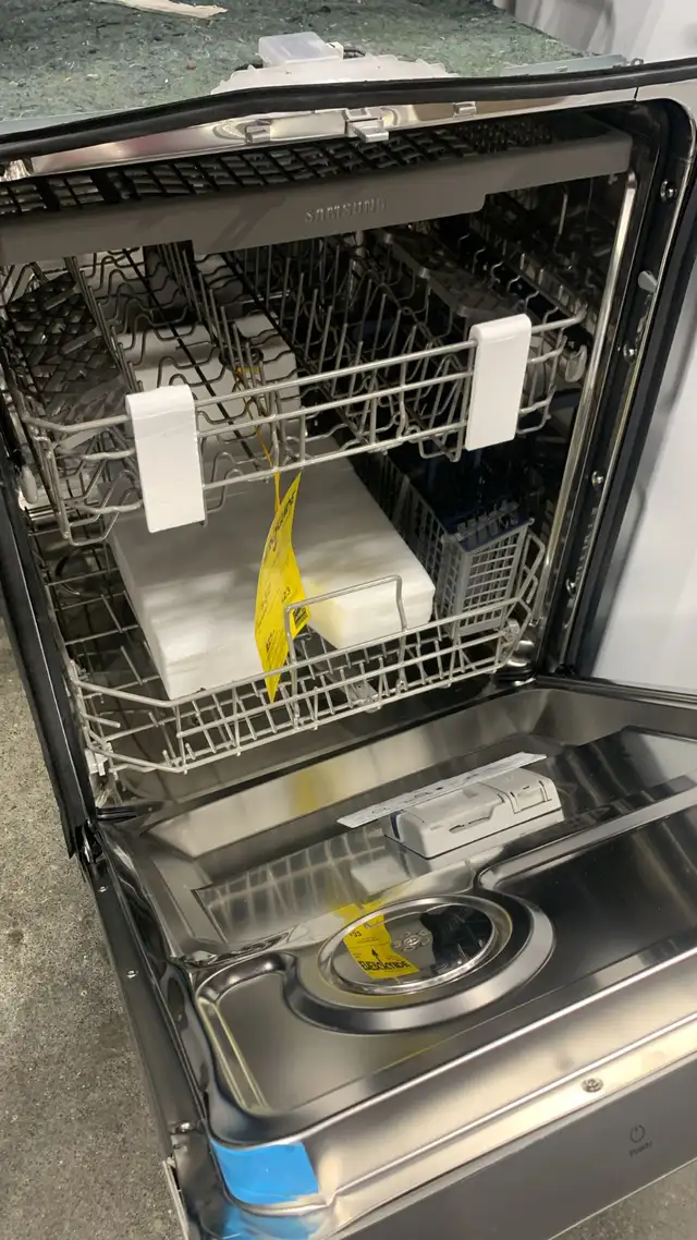 Dishwasher - 24 Samsung DW80DG550SR - Built in Top Control - SS.