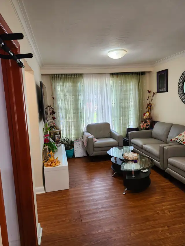 House for Rent (Main Floor) Kennedy Station - Photo 3