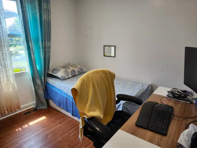 House for Rent (Main Floor) Kennedy Station - Photo 5