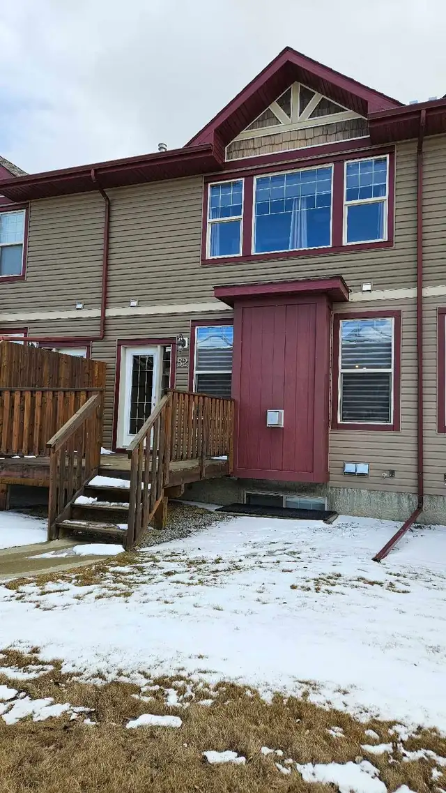 Red Deer Town House - Photo 2