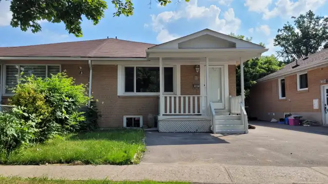 Three bedrooms house for rent in Brampton downtown