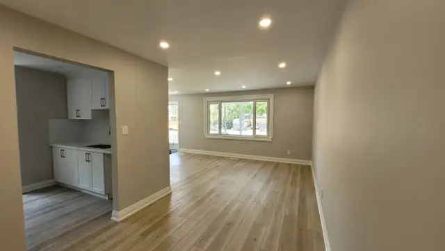 Three bedrooms house for rent in Brampton downtown - Photo 3