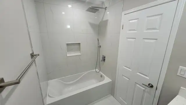 Three bedrooms house for rent in Brampton downtown - Photo 7