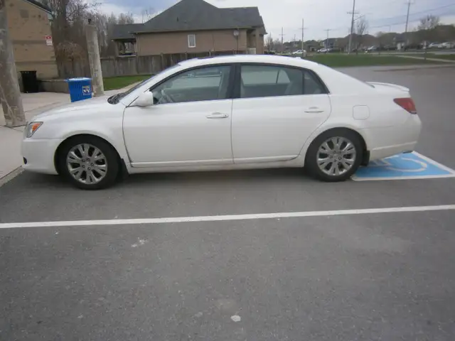 2009  Toyota  Avalon XLS