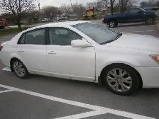 2009  Toyota  Avalon XLS - Photo 3