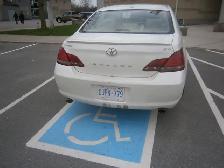 2009  Toyota  Avalon XLS - Photo 4