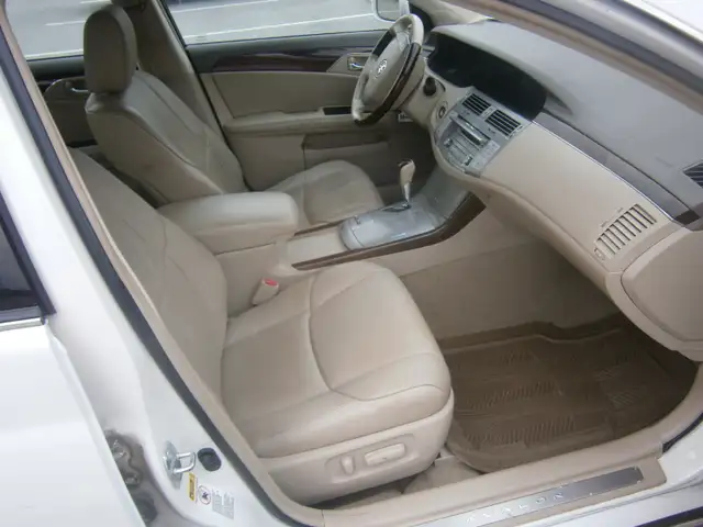 2009  Toyota  Avalon XLS - Photo 6