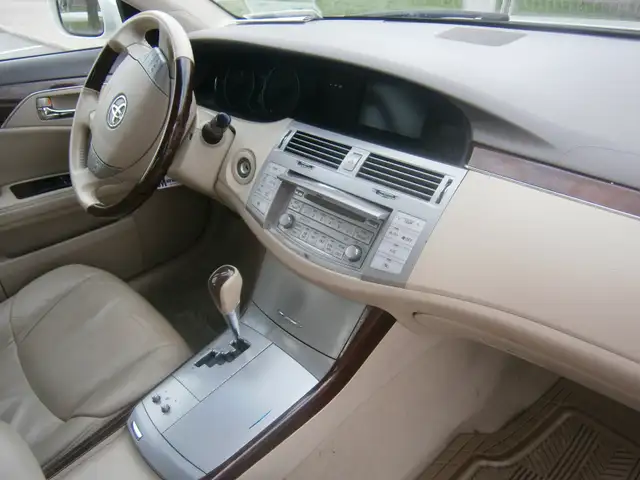 2009  Toyota  Avalon XLS - Photo 7
