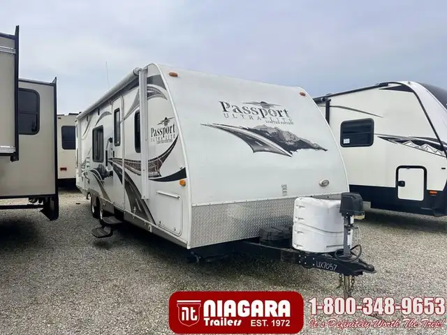 2011 KEYSTONE PASSPORT ULTRA LITE 280BH Travel Trailer