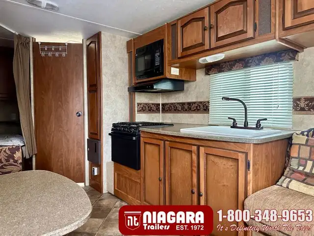 2011 KEYSTONE PASSPORT ULTRA LITE 280BH Travel Trailer - Photo 9