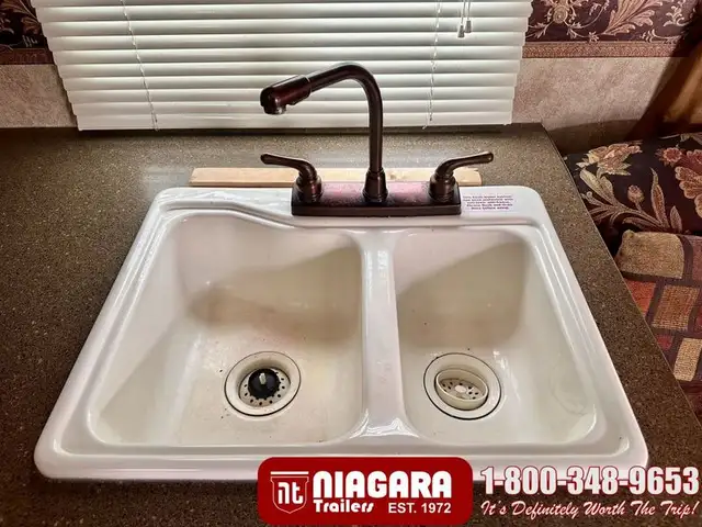 2011 KEYSTONE PASSPORT ULTRA LITE 280BH Travel Trailer - Photo 10