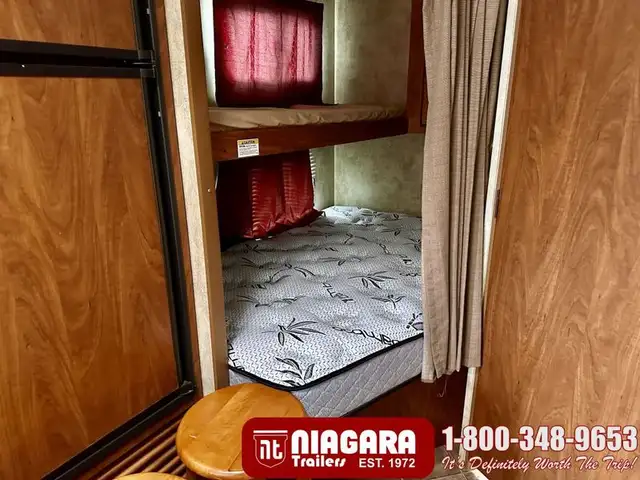 2011 KEYSTONE PASSPORT ULTRA LITE 280BH Travel Trailer - Photo 17