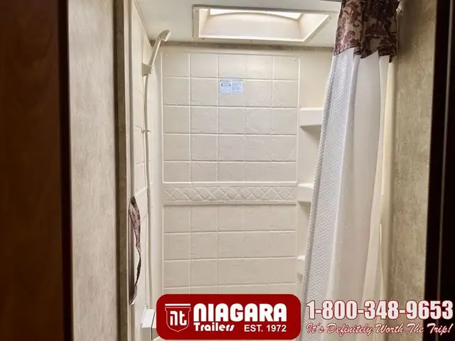 2011 KEYSTONE PASSPORT ULTRA LITE 280BH Travel Trailer - Photo 20