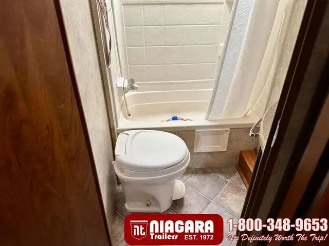 2011 KEYSTONE PASSPORT ULTRA LITE 280BH Travel Trailer - Photo 21