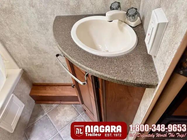 2011 KEYSTONE PASSPORT ULTRA LITE 280BH Travel Trailer - Photo 23