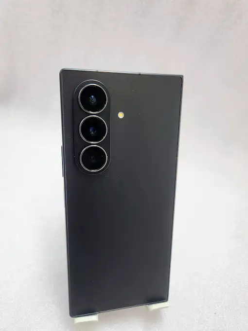 Samsung Galaxy ZFOLD7 256gb 3 Months Warranty W/Charger - Photo 2