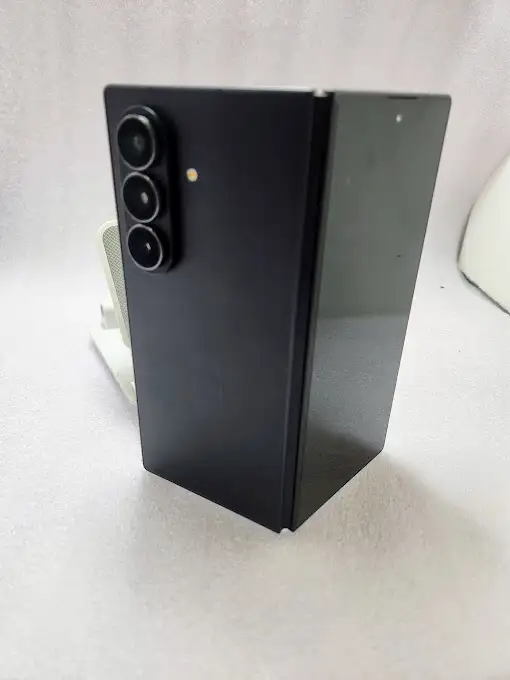 Samsung Galaxy ZFOLD7 256gb 3 Months Warranty W/Charger - Photo 3