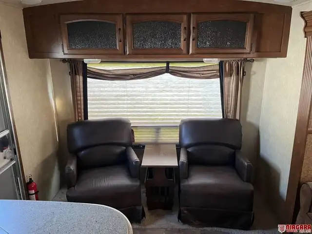 2014 FOREST RIVER SALEM HEMISPHERE 262RL Travel Trailer - Photo 17