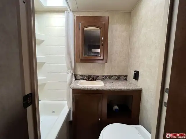 2014 FOREST RIVER SALEM HEMISPHERE 262RL Travel Trailer - Photo 22