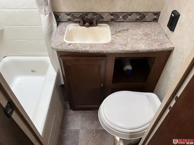 2014 FOREST RIVER SALEM HEMISPHERE 262RL Travel Trailer - Photo 24