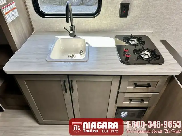 2025 STARCRAFT AR/ONE 231BH Travel Trailer - Photo 11