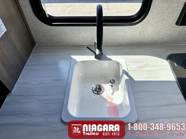 2025 STARCRAFT AR/ONE 231BH Travel Trailer - Photo 12