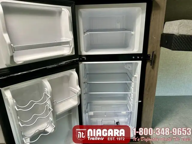 2025 STARCRAFT AR/ONE 231BH Travel Trailer - Photo 17