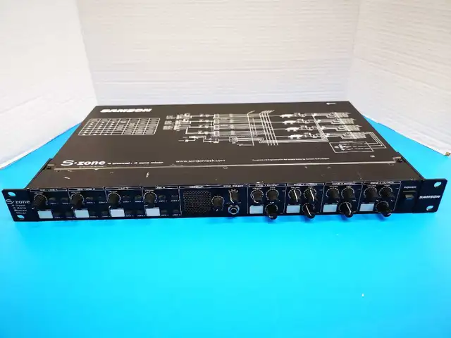 Mixer professionnel 4 cannaux