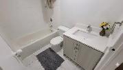 Three bedroom one washroom house for rent in Brampton downtown - Photo 5